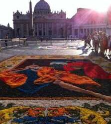 L’Infiorata di Roma per la festa dei SS. Pietro e Paolo – 29 giugno